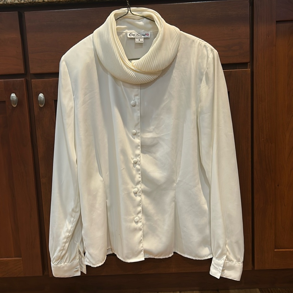 Unique Vintage Eva Laurel Crème Blouse with Elegant Cowl Neckline. Poly. Size 6